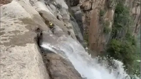 [VIDEO] Hecho en China: Descubre turista que cascada Yuntai es falsa