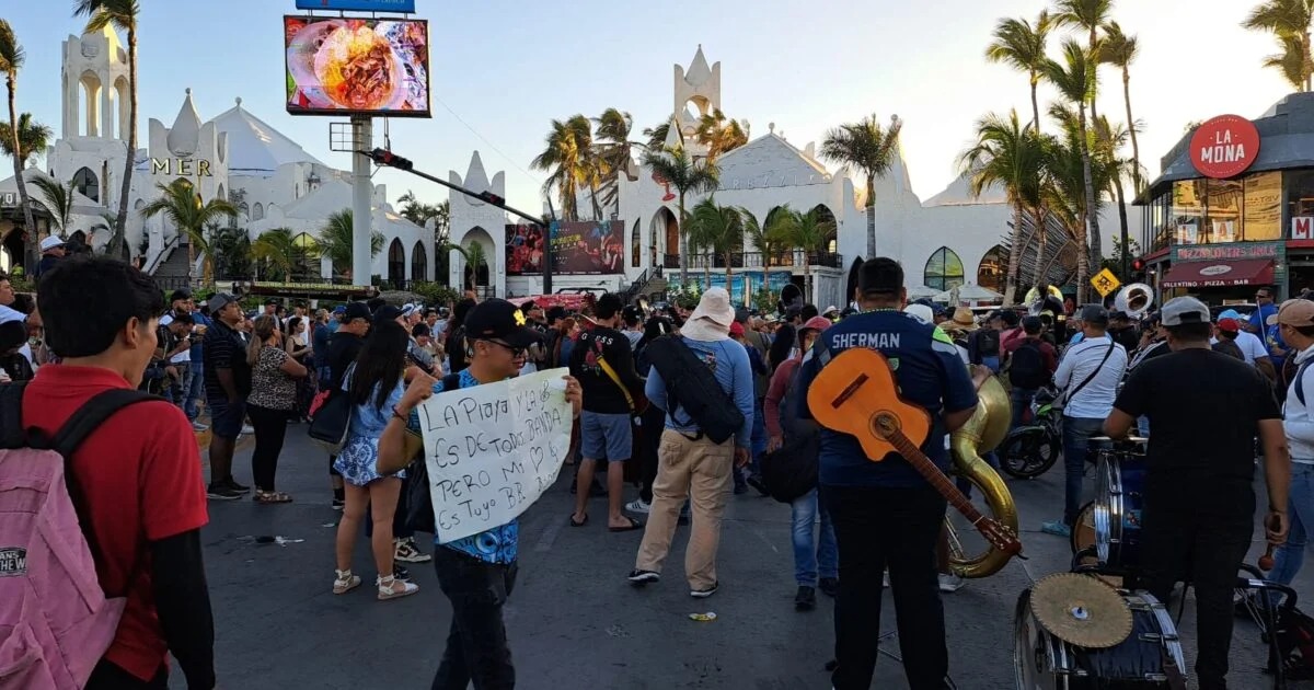 Músicos se defienden con tambora ante gentrificación: Mazatlán