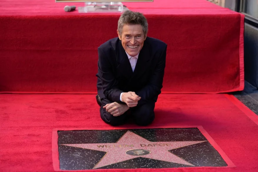 Willem Dafoe recibe su estrella en el Paseo de la Fama de Hollywood