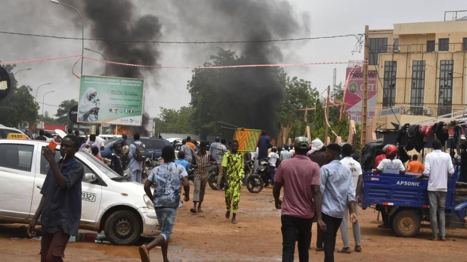 Expulsa Níger a embajador francés