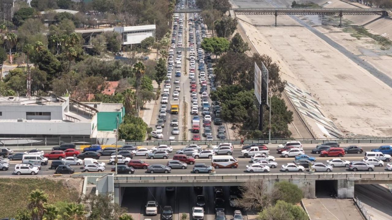 TIJUANA: Tráfico complica llegada de alumnos a escuelas