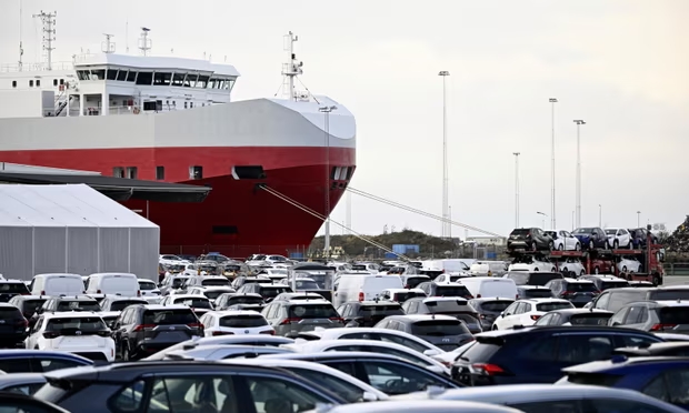 Puerto de Malmö, en Suecia, dónde los trabajadores se niegan a movilizar los autos Tesla IFOTO: Johan Nilsson/AP