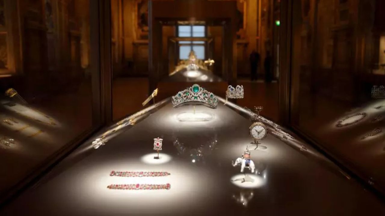El Louvre reabre la Galería de Apolo sin las Joyas de la Corona