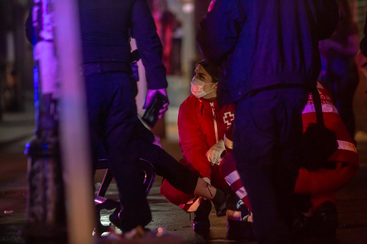 [VIDEO] Le disparan a mujer en el bar Tropics: Tijuana