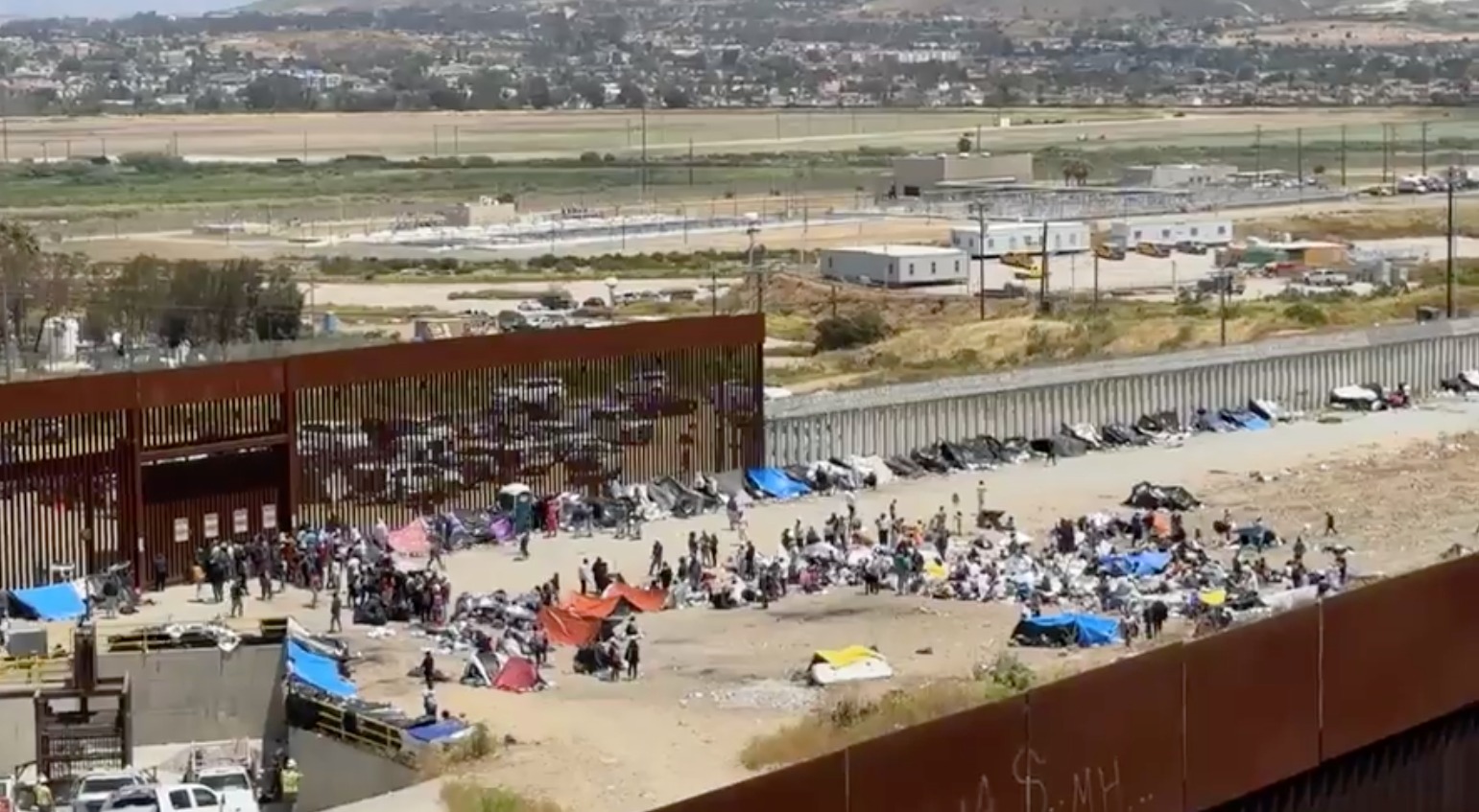 Acelera CBP procesamiento de migrantes en Tijuana