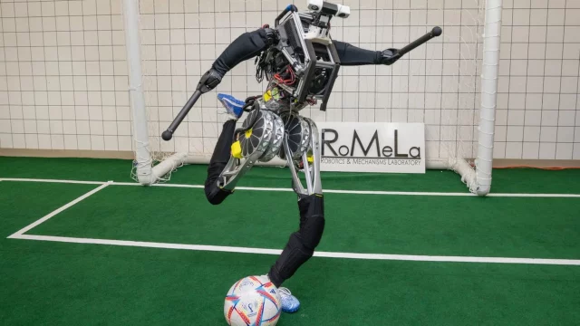 Robot humanoide que juega futbol