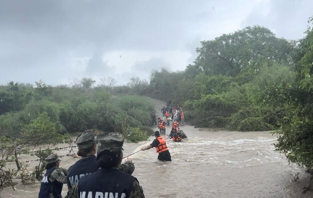 Rescatan a niño y adulto incomunicados tras tormenta Alberto: Tamaulipas