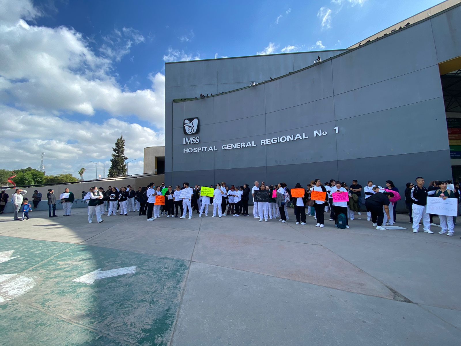 Protestan enfermeros por despidos injustificados: Tijuana