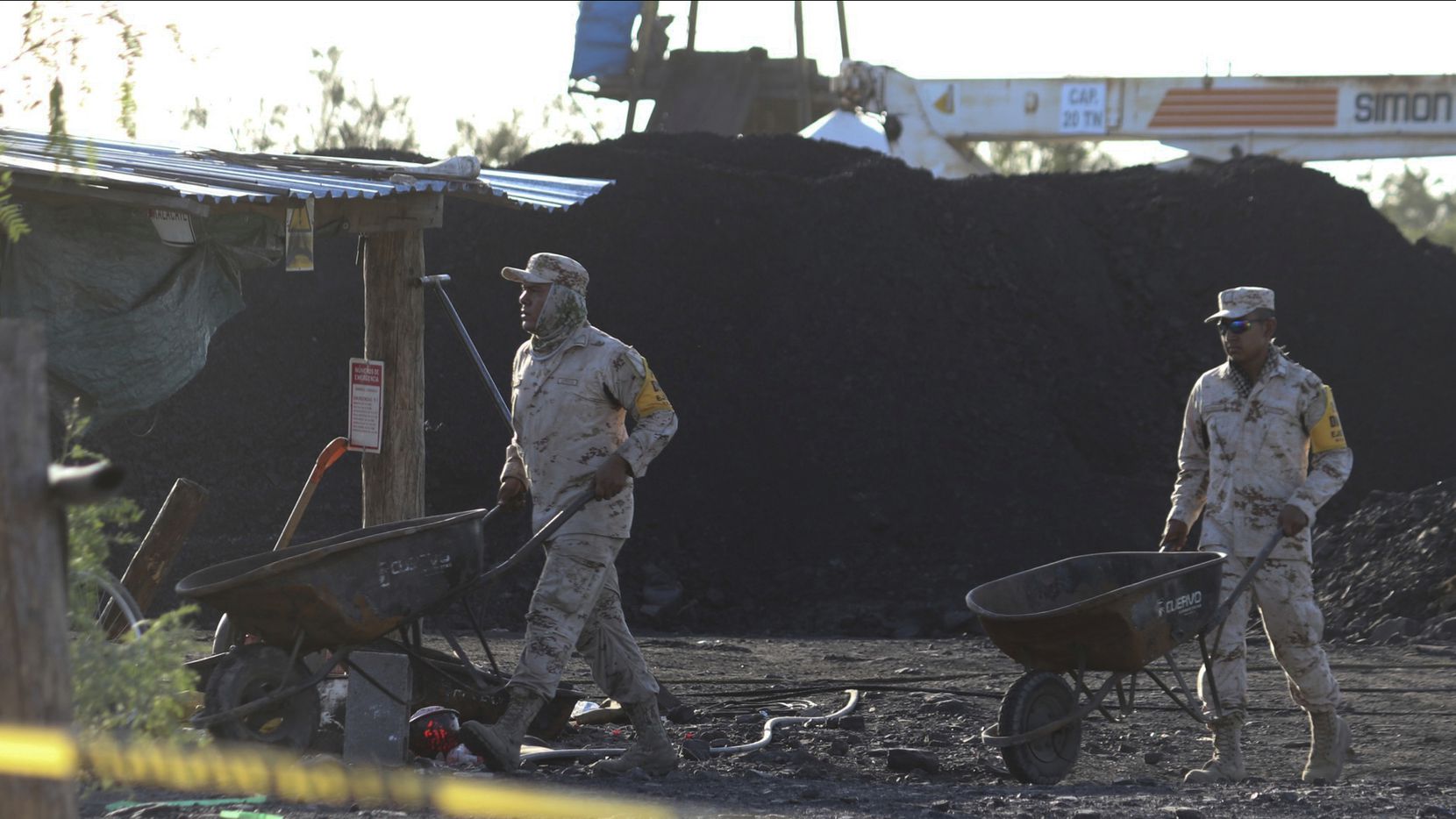 Entraron buzos a rescatar a mineros en Coahuila