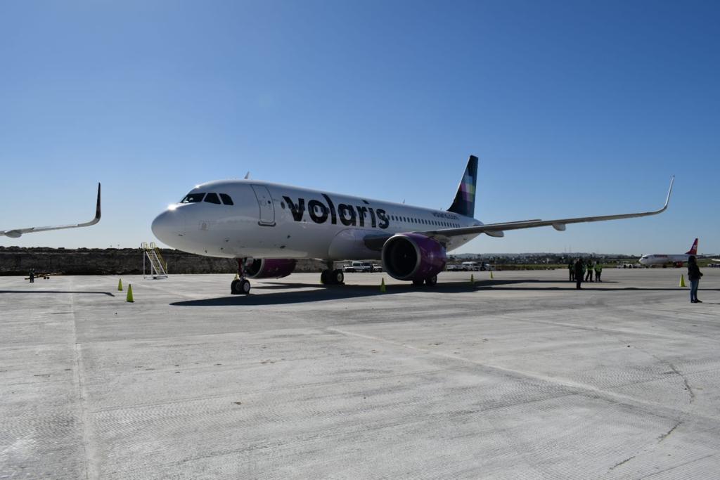 Volaris pide disculpas a afectados; asegura 100% de solución