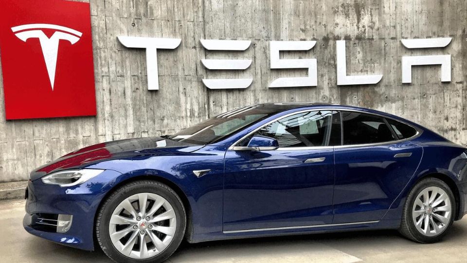 Caen las acciones de Tesla