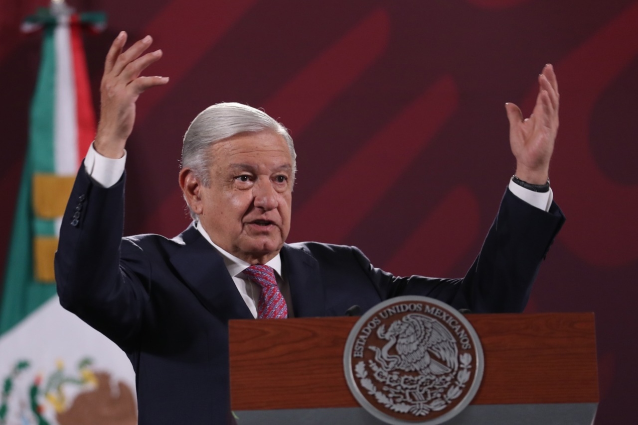 "Campaña contra el Ejército": AMLO responde al GIEI