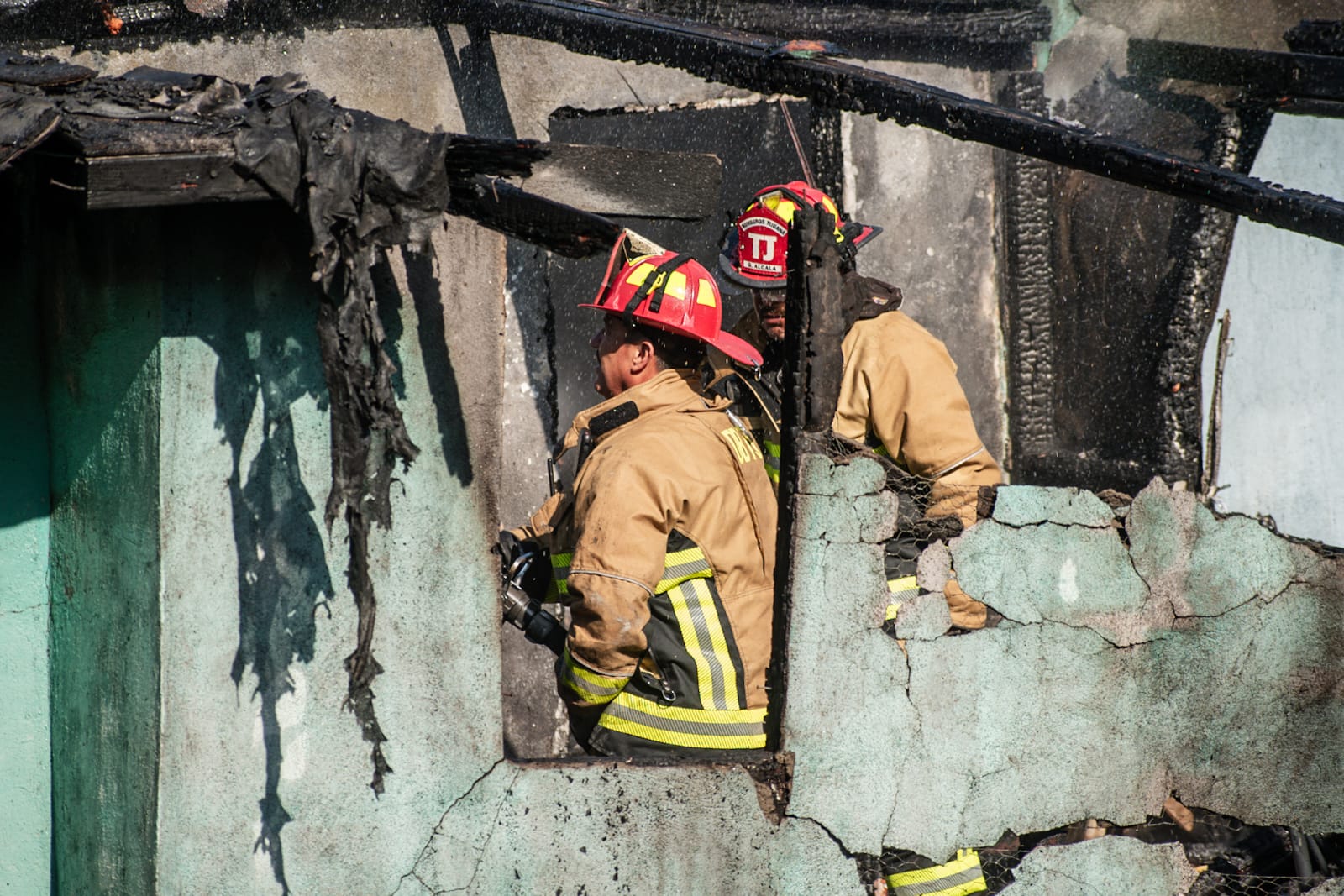 [VIDEO] Se incendia vivienda en la colonia Hidalgo