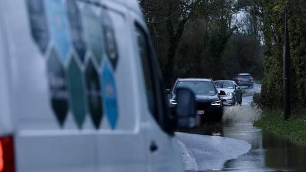 Por conseguir “likes”, jóvenes conducen en sentido contrario en Irlanda