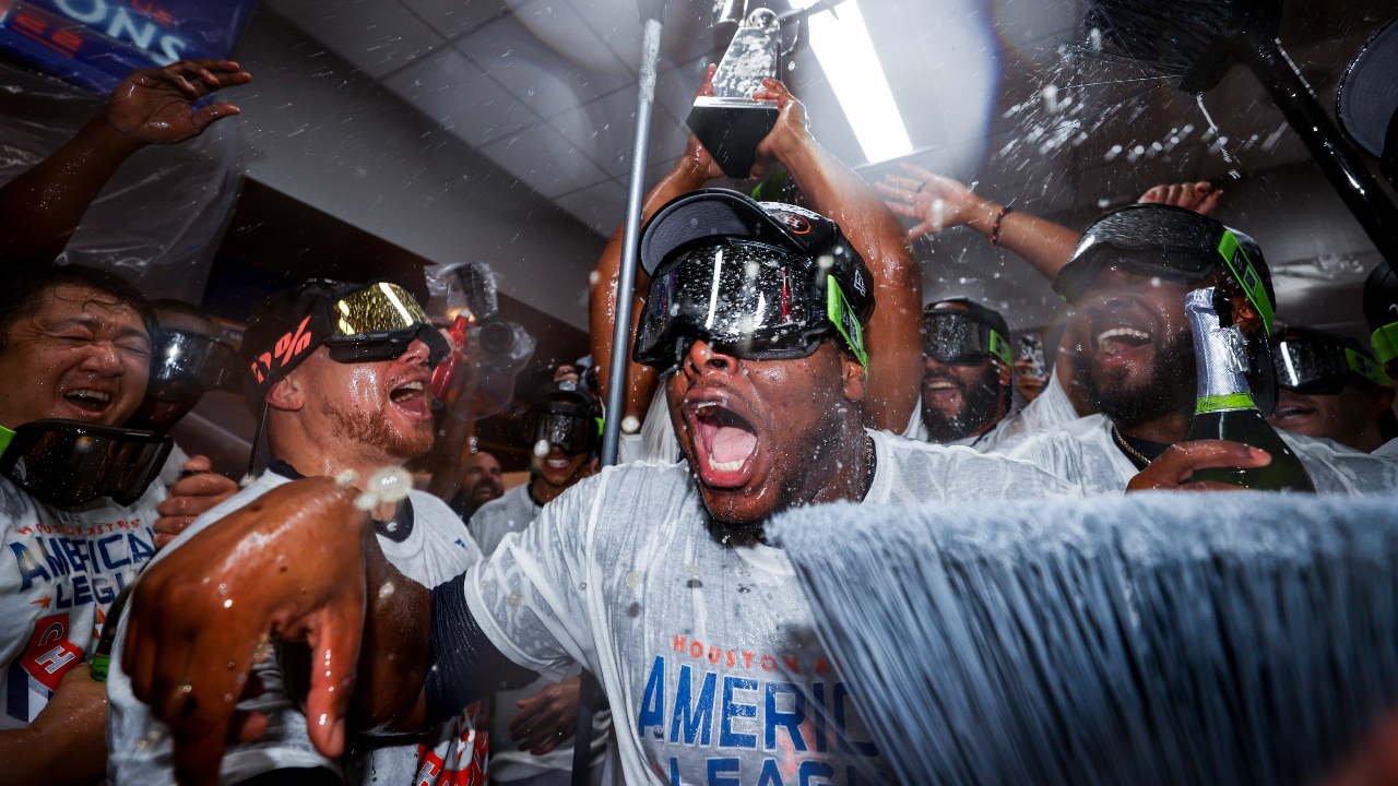 Los Astros sacaron la escoba en el Yankee Stadium. (Foto: Twitter @MLB)