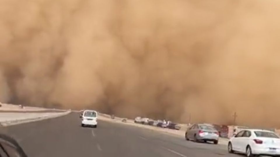 [VIDEO] Sandstorm covers Egypt and reaches Israel