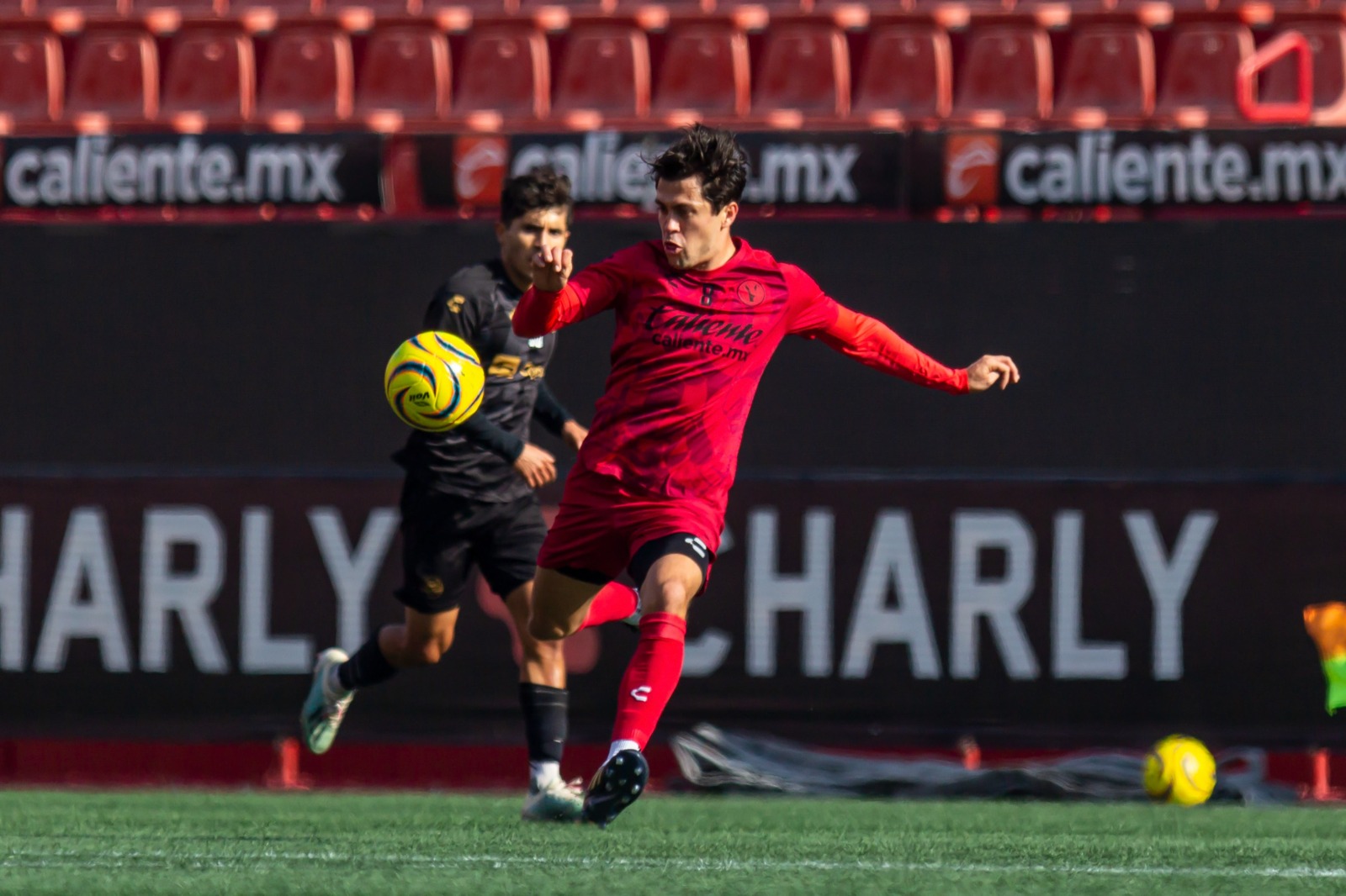 Xolos se impone a su “hermano” por goleada