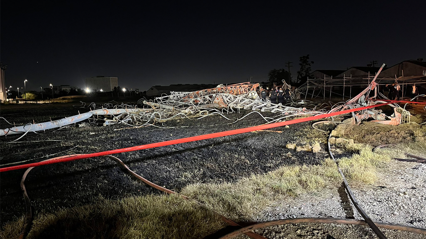 Un helicóptero se estrella contra una torre de radio: Houston Tx