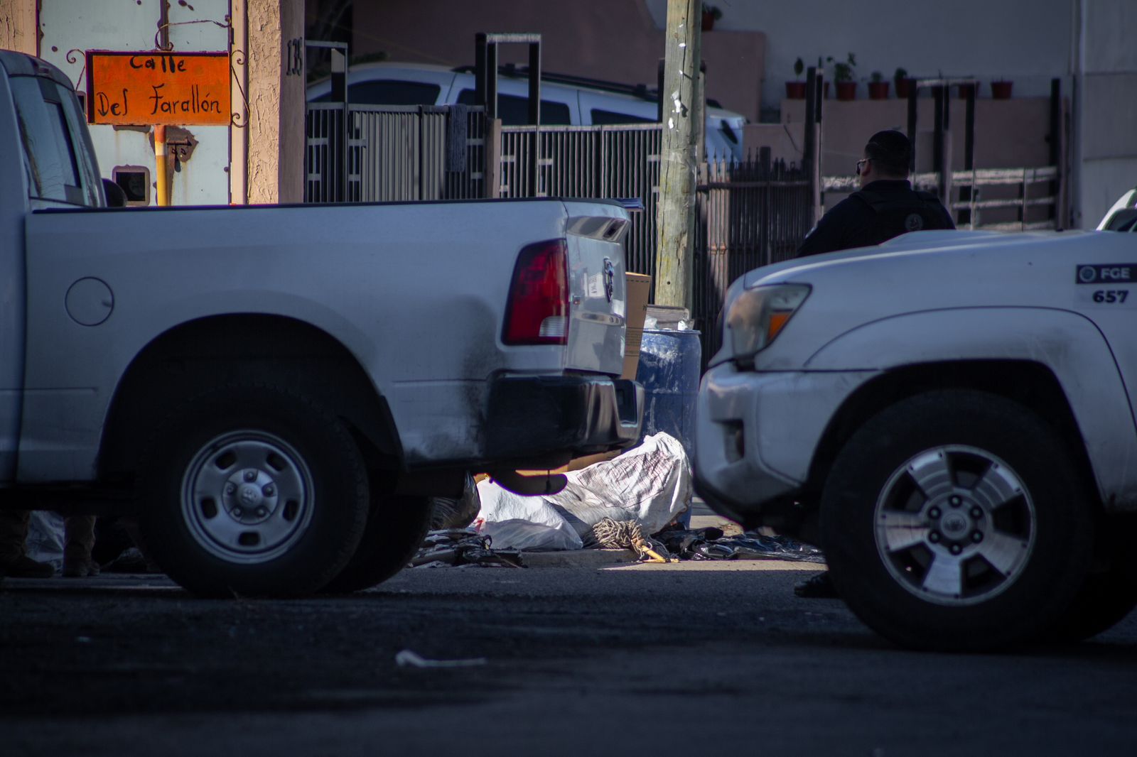 [VIDEO] Encuentran cuerpo calcinado y maniatado sobre la vía pública: Playas de Tijuana