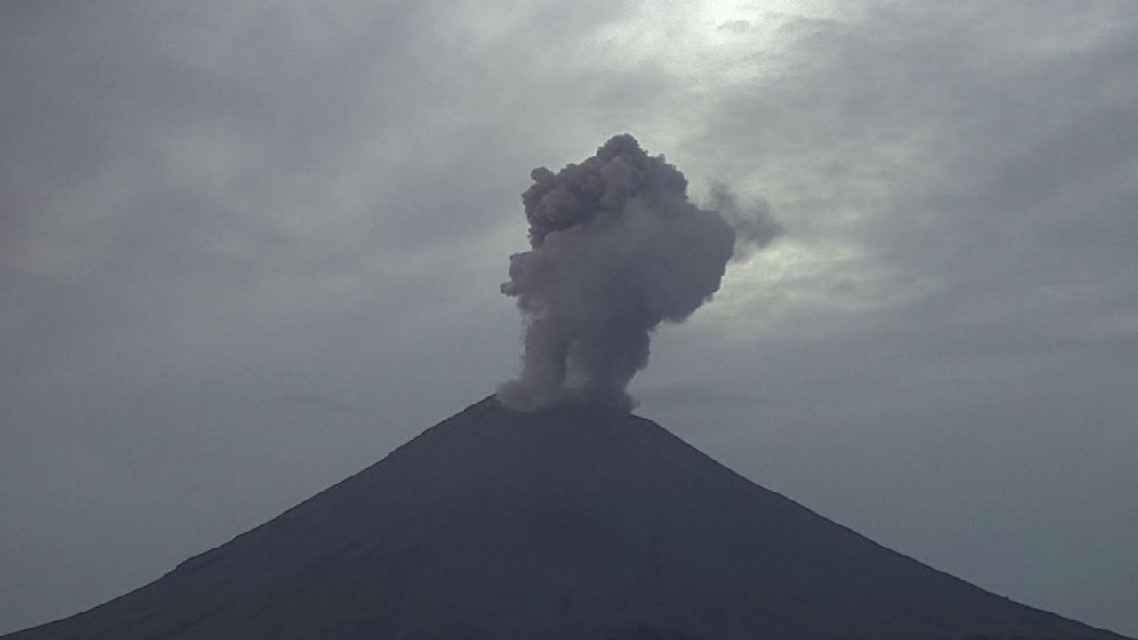 [VÍDEO] Explosión del volcán Popocatépetl en la madrugada