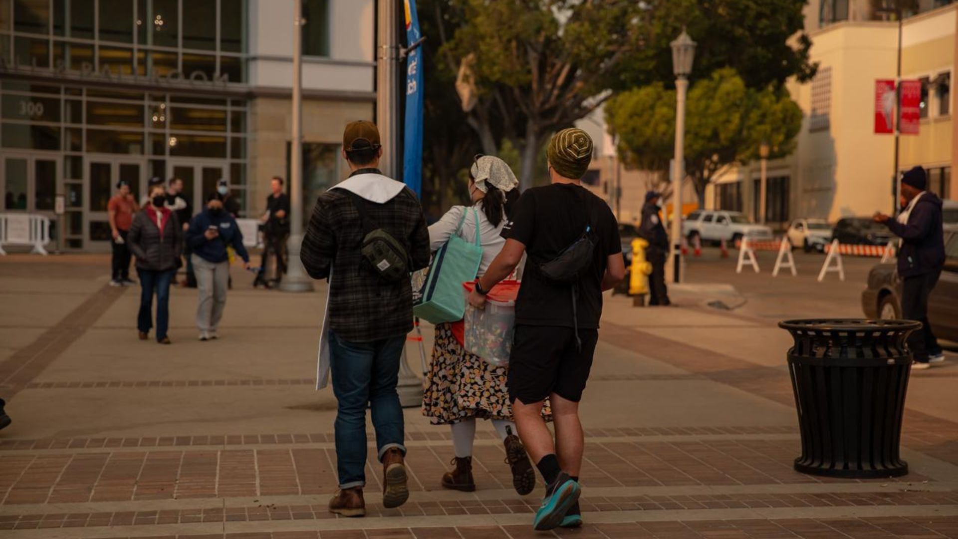 Over 500 wildfire victims seek refuge in Pasadena, California