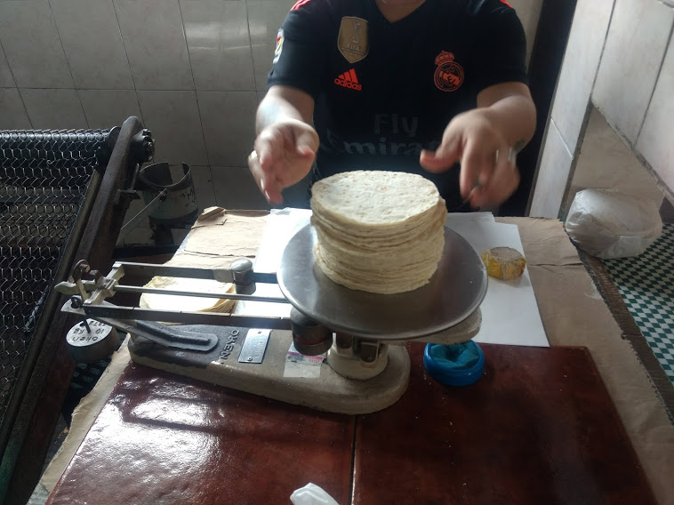 Los incrementos en costos de producción son insostenibles y es así que es acuerdo es pasar de 24 pesos a 26 pesos el precio de kilogramo de la tortilla, declaró Juan Manuel Dimas Salazar.