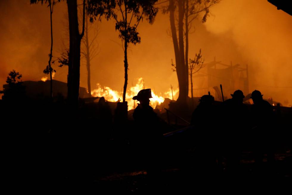 El incendio forestal con mayor afectación hasta el momento es el registrado en las comunas de Santa Juana y Nacimiento.