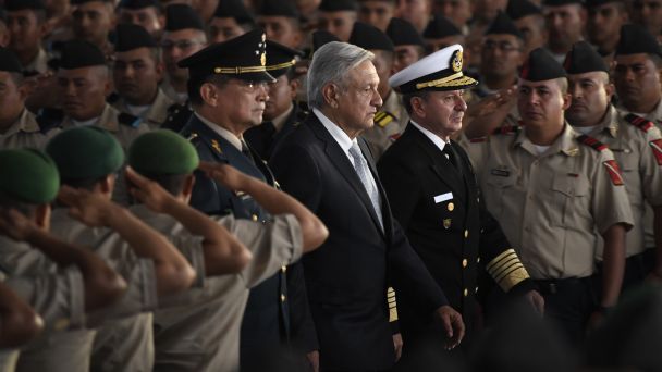 AMLO confirmó plan de una nueva línea aérea administrada por el Ejército Mexicano