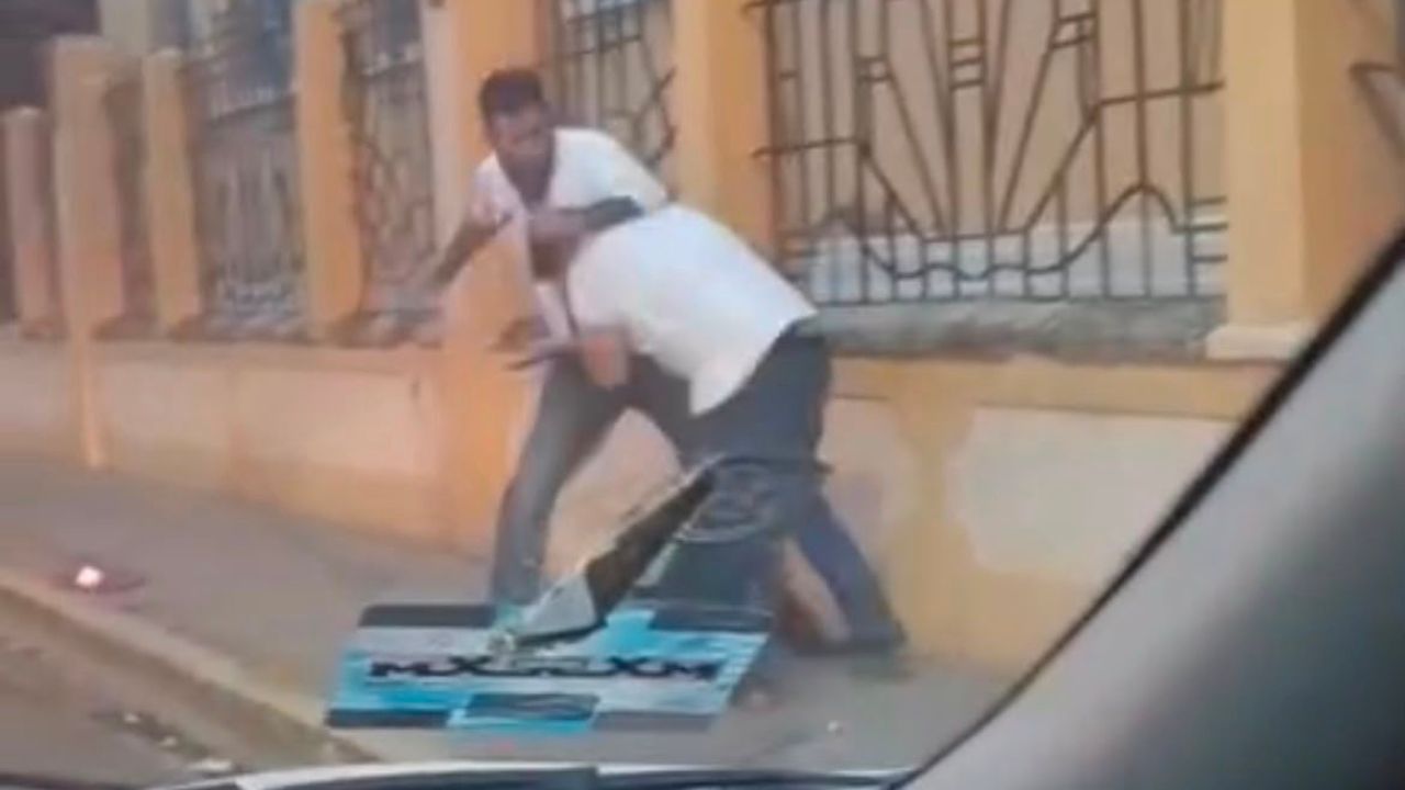 [VIDEO] DURANGO: Chofer de camión denuncia a taxista tras violenta pelea