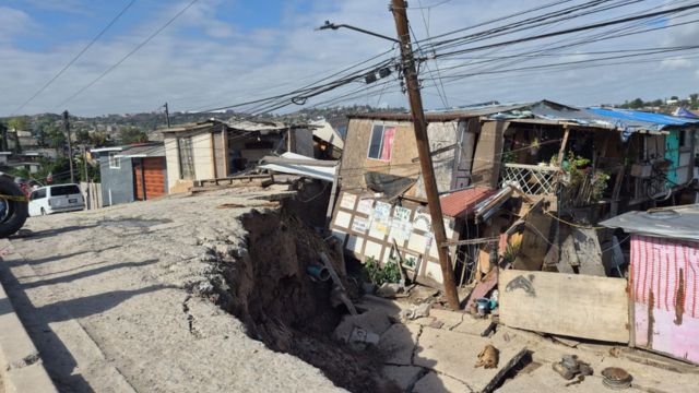 Deslizamiento en la colonia 3 de Octubre amenaza hasta 30 viviendas