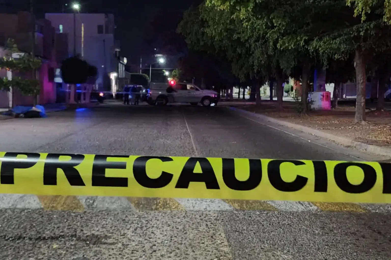 Dos hombres asesinados y abandonados frente a restaurante en Culiacán