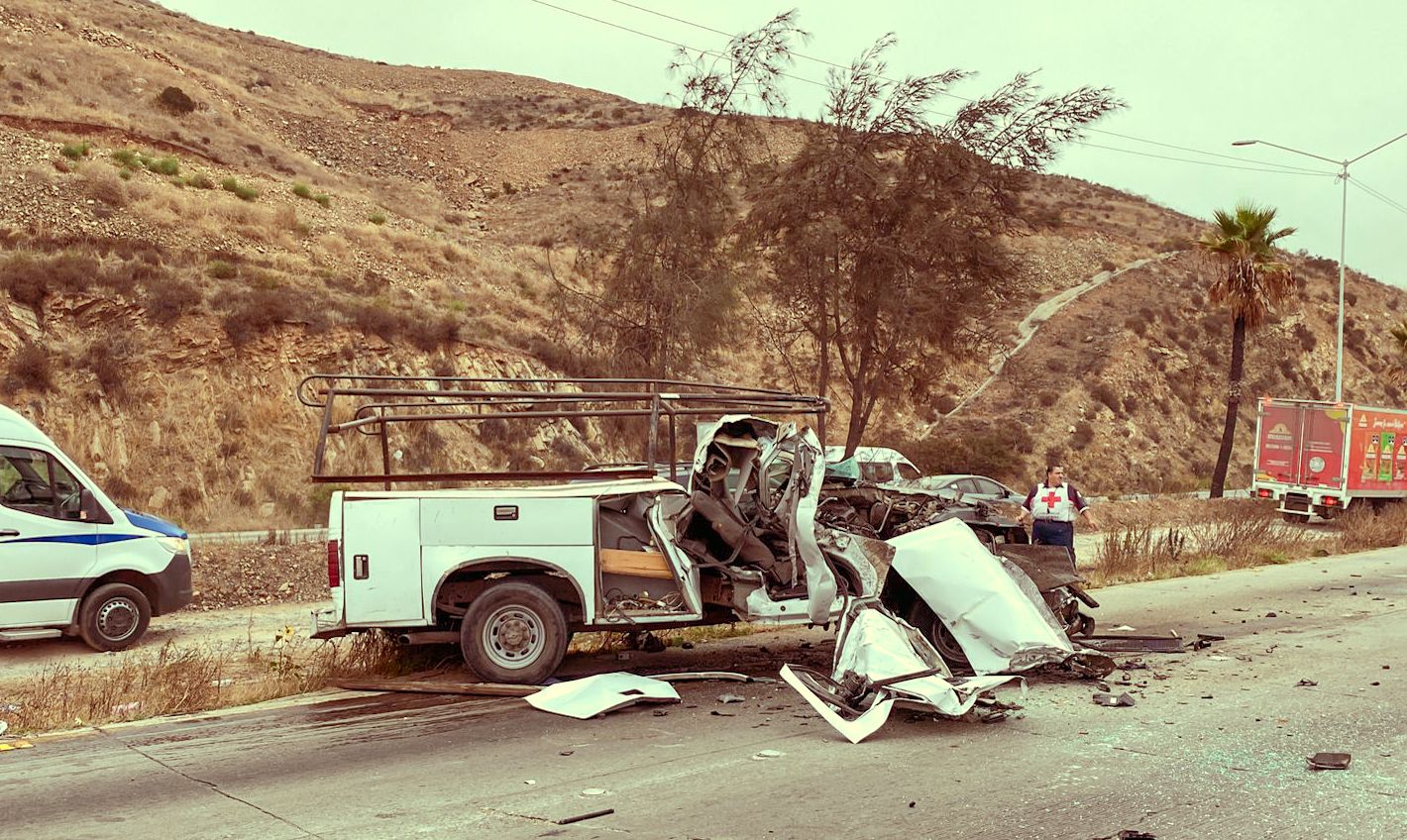 Aparatoso accidente en bulevar 2000