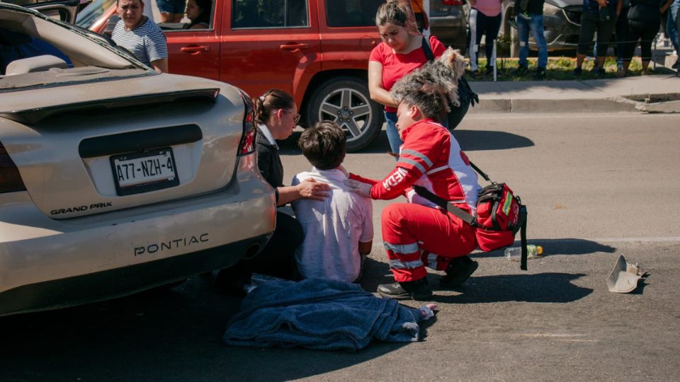 Estudiantes resultan lesionados en accidente automovilístico