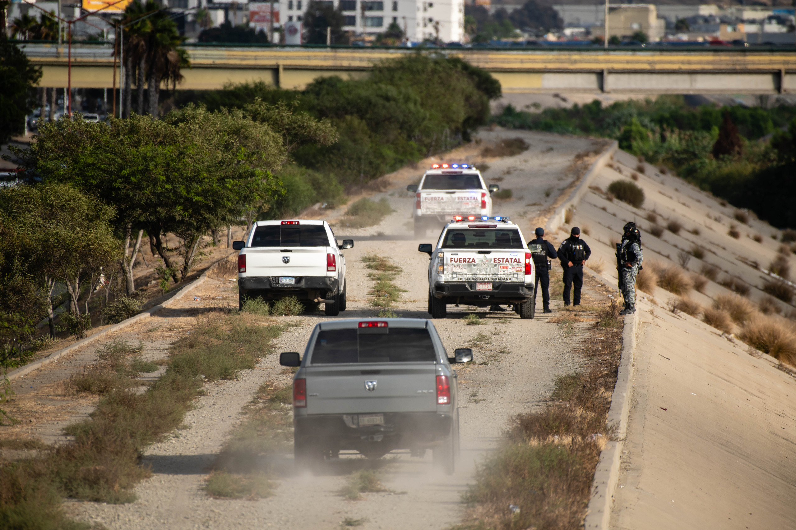 CONTENIDO SENSIBLE: Encuentran dos cuerpos en la canalización de la Vía Rápida Oriente