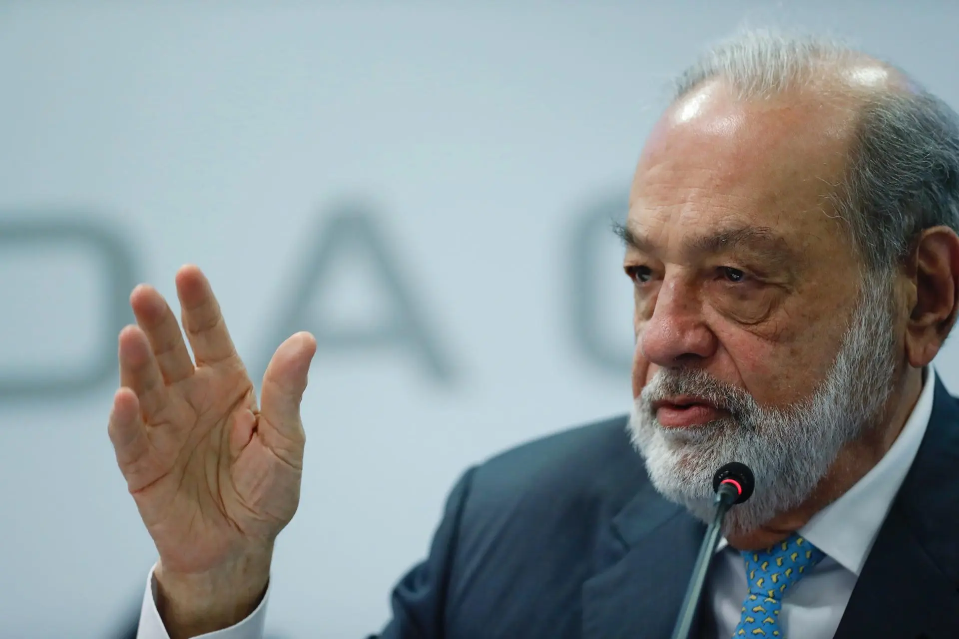 Niega Carlos Slim beneficios por parte del gobierno de AMLO