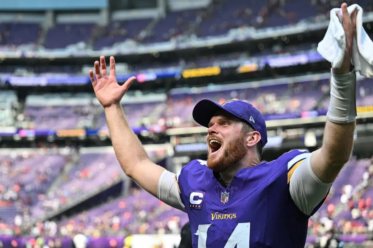 Sam Darnold, quien dirigió la ofensiva de los Vikings, tuvo un desempeño clave