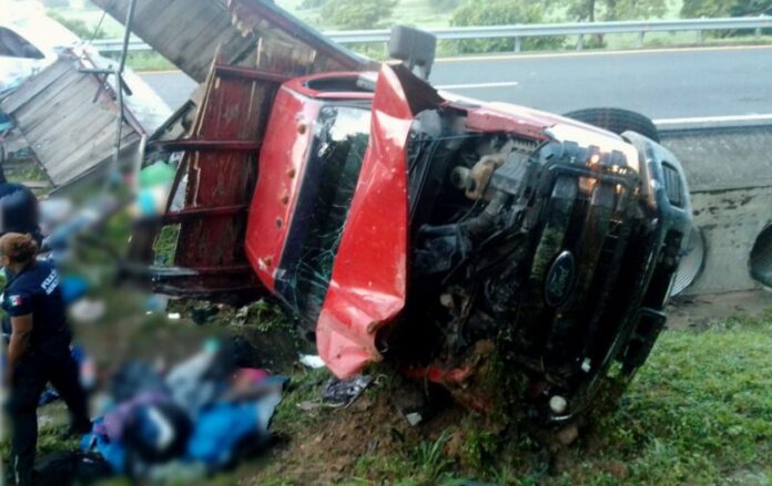 Accidente deja 10 migrantes cubanos muertos y 17 heridos en Chiapas