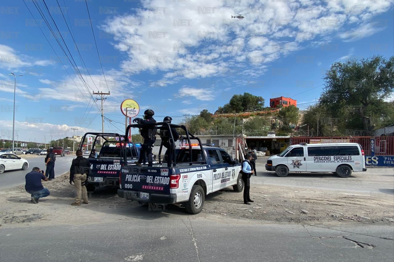 En la vivienda se localizsaron 13 armas de fuego largas, tres armas de fuego tipo revolver, tres armas de fuego tipo pistola, tres escopetas, un subfusil, un arma lanzagranadas y un ametralladora Vickers.