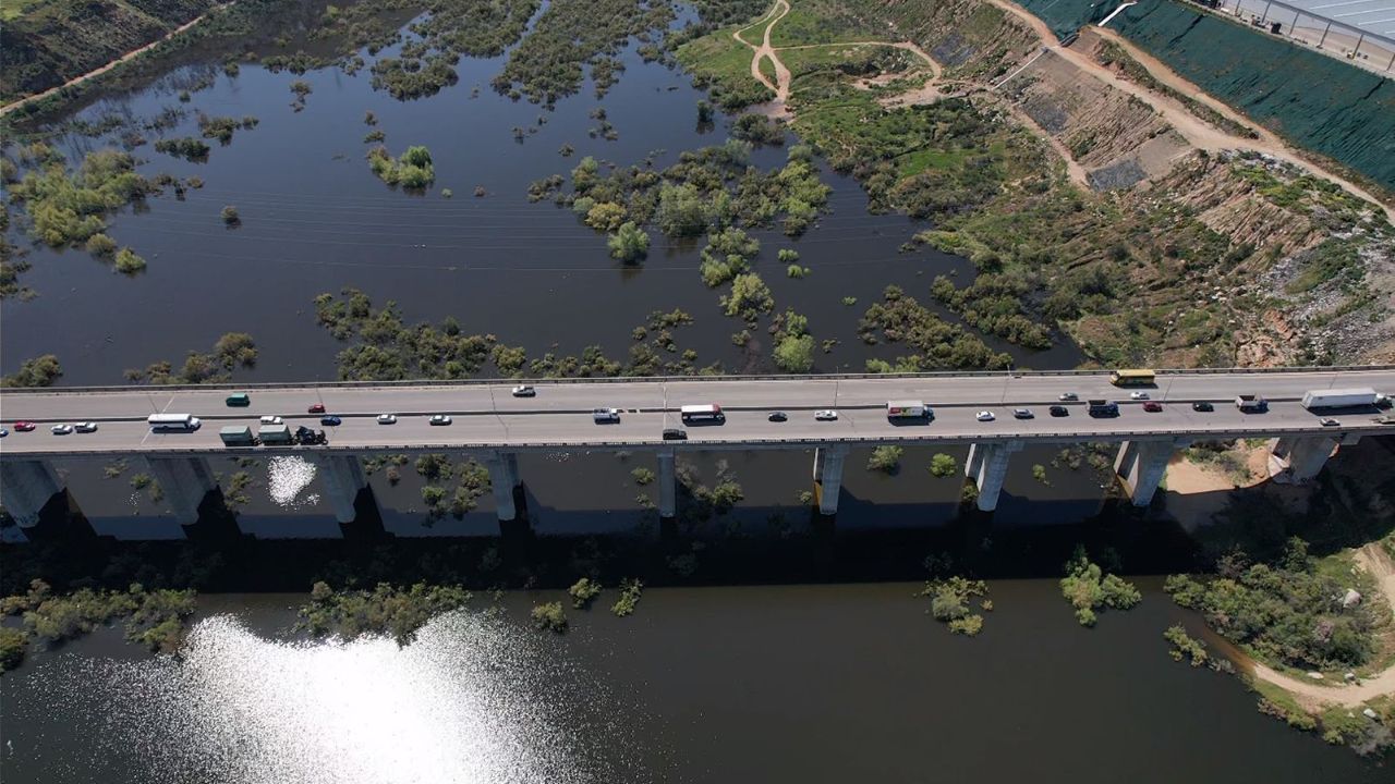 [VÍDEO+GALERÍA] Puente de la Presa es alcanzado por el agua