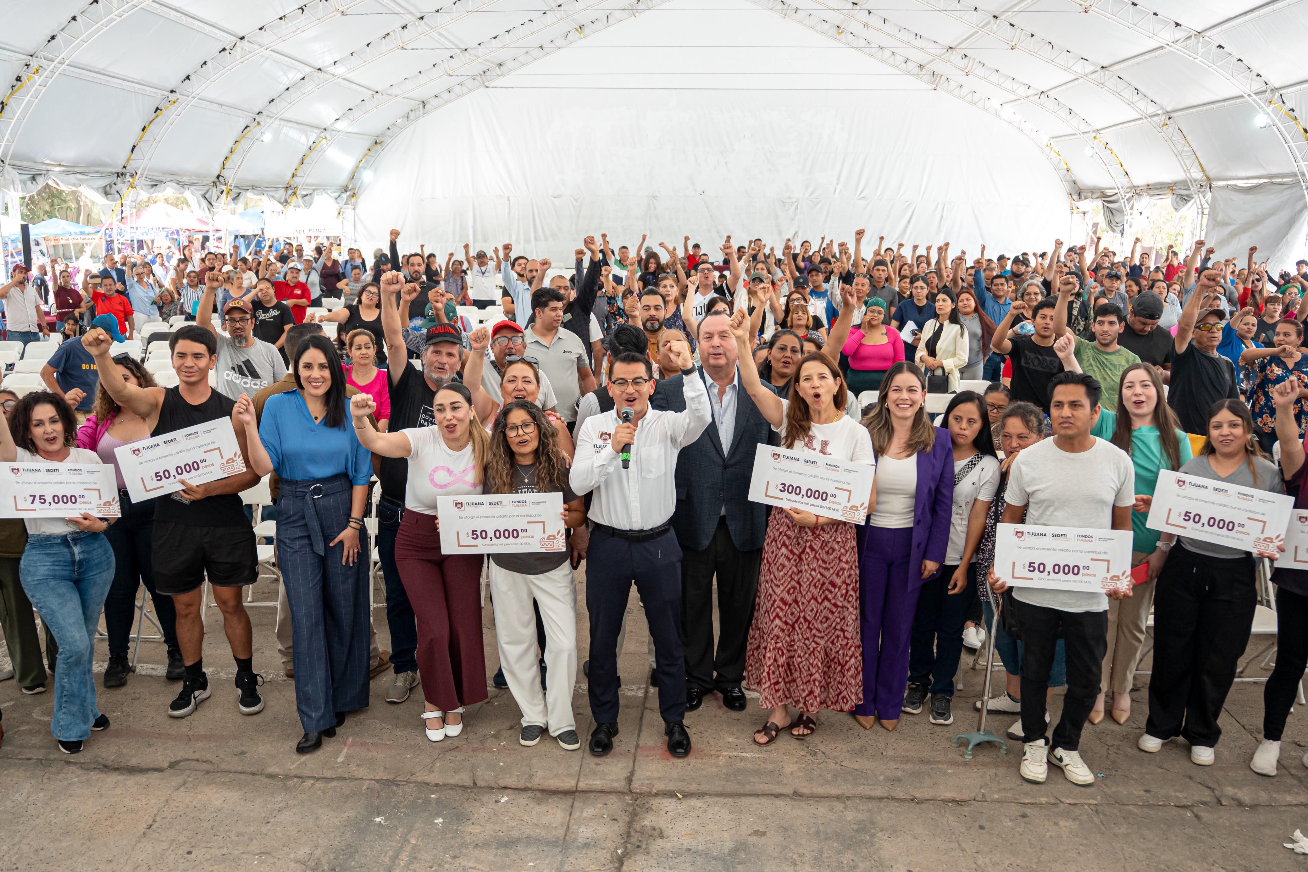 Entregan 285 créditos a emprendedores de Tijuana