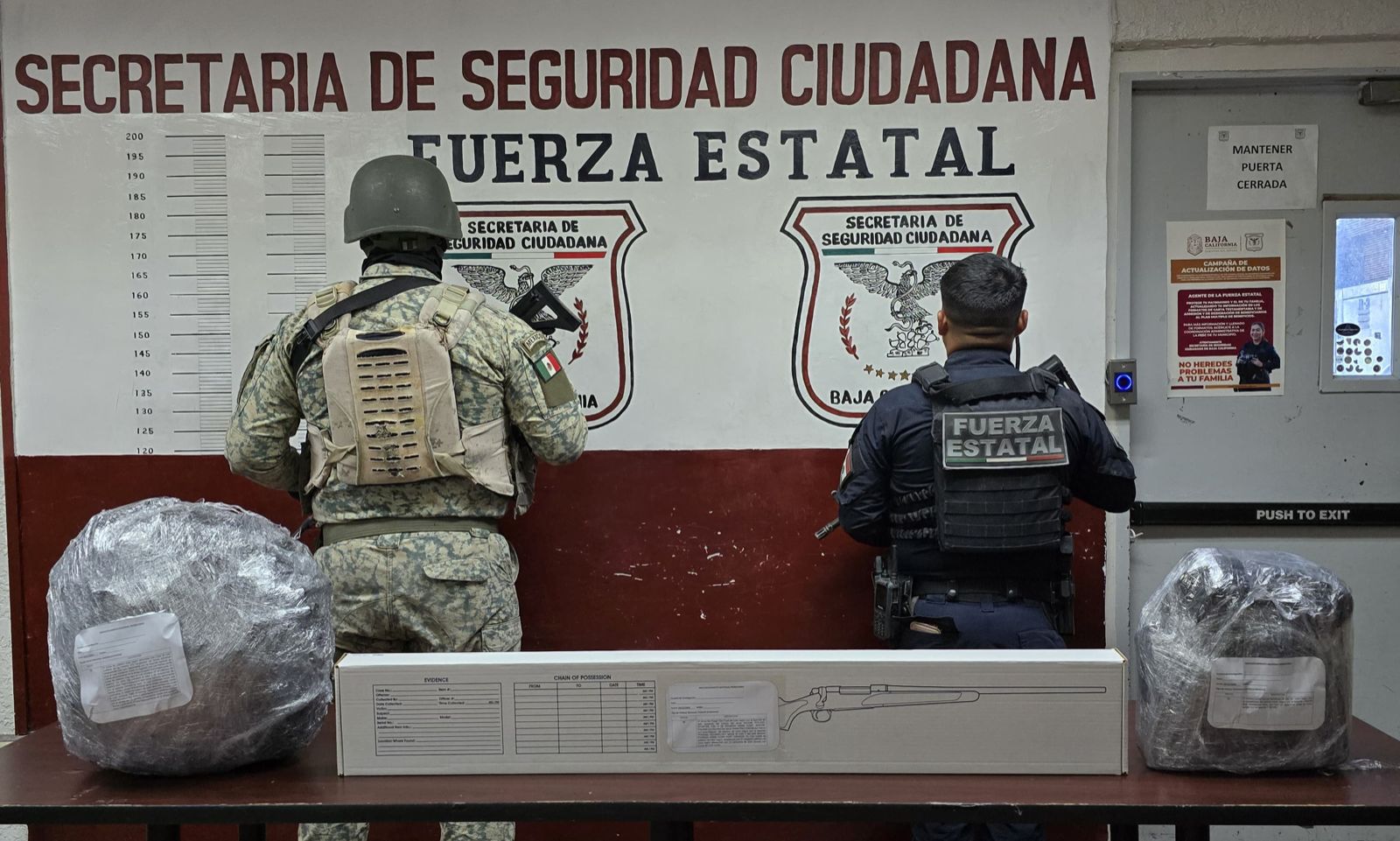 Recuperan vehículo robado y decomisan armas y droga en Mexicali