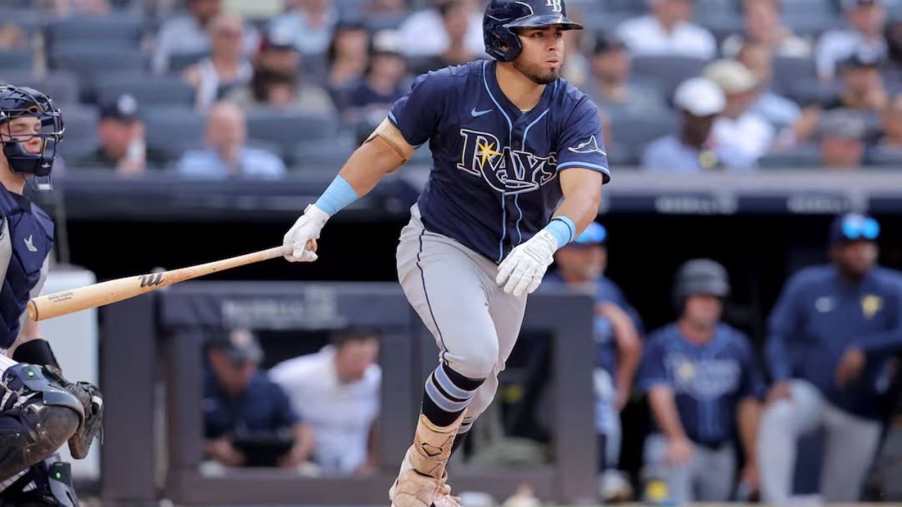 Jonathan Aranda logra el triunfo de Tampa Bay y los Rays empatan la Serie de Campeonato