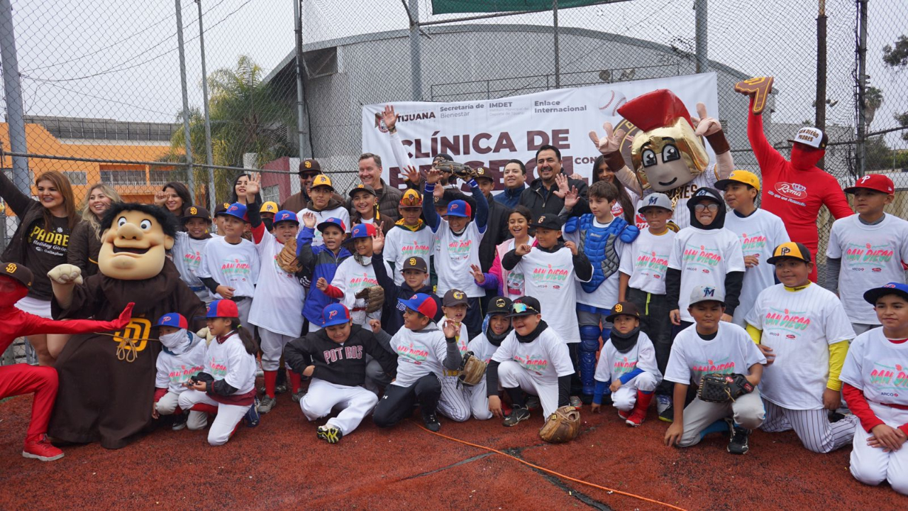 San Diego Padres realizan Clínica en la Frontera de Tijuana