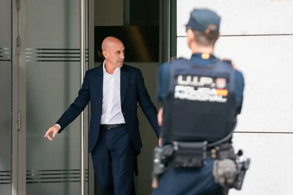 Detienen a Luis Rubiales tras su llegada a España por presunta corrupción