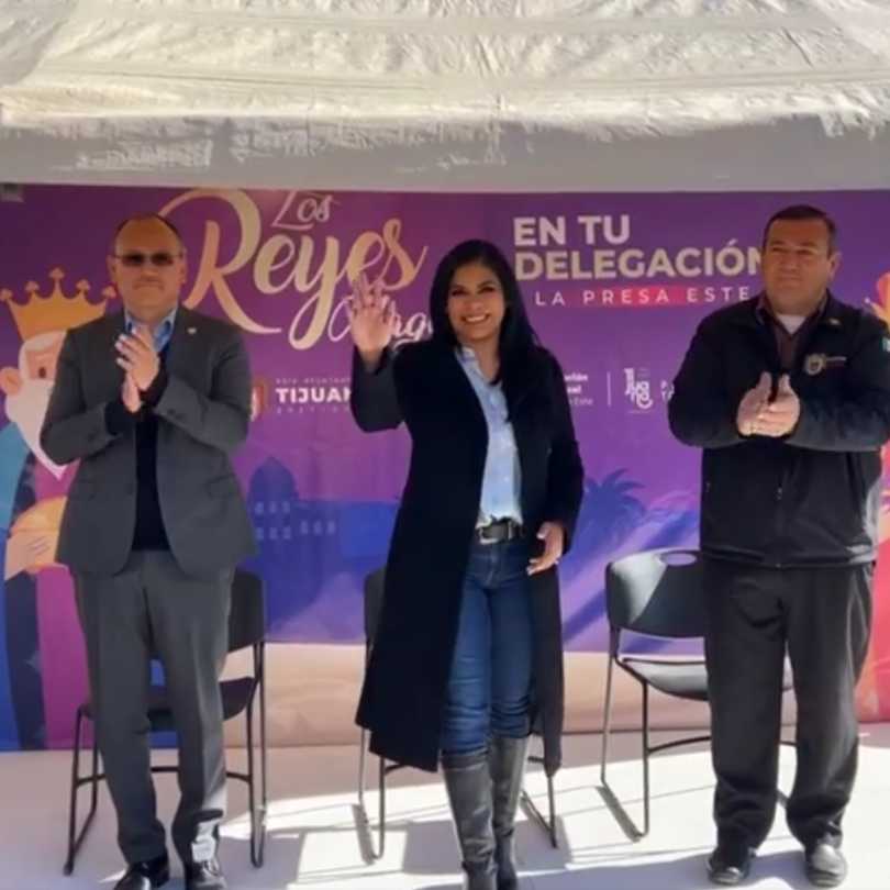 Montserrat Caballero hace un recorrido por la delegación la Presa Este de Tijuana por motivo del "Día de Reyes"