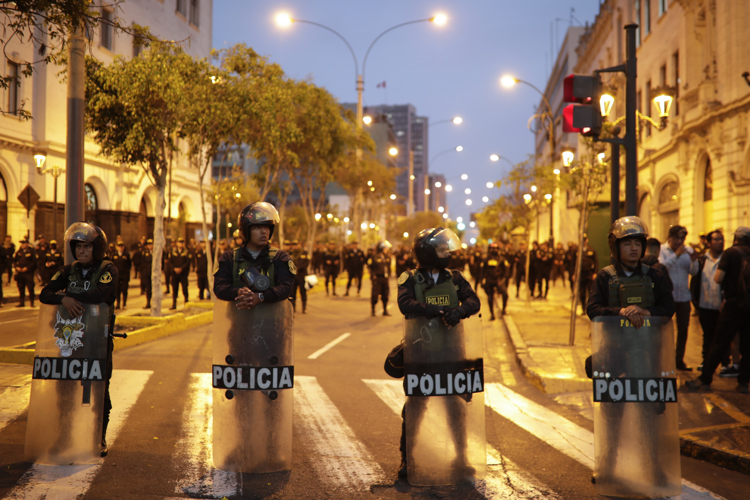 El toque de queda por cinco días afecta a ocho departamentos.