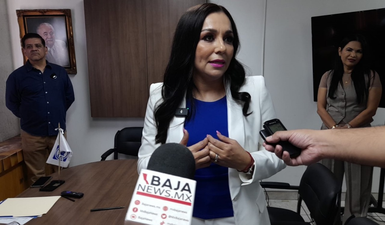 Formaliza exdiputada Amintha Briceño su participación en contienda del PAN