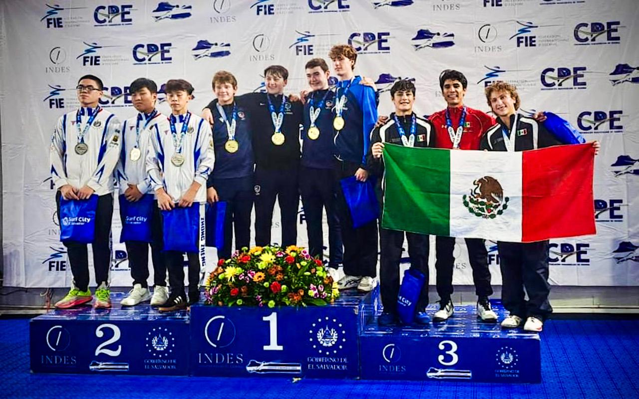 En la competencia por equipos de la modalidad de espada juvenil, tres cachanillas alcanzaron la medalla de bronce