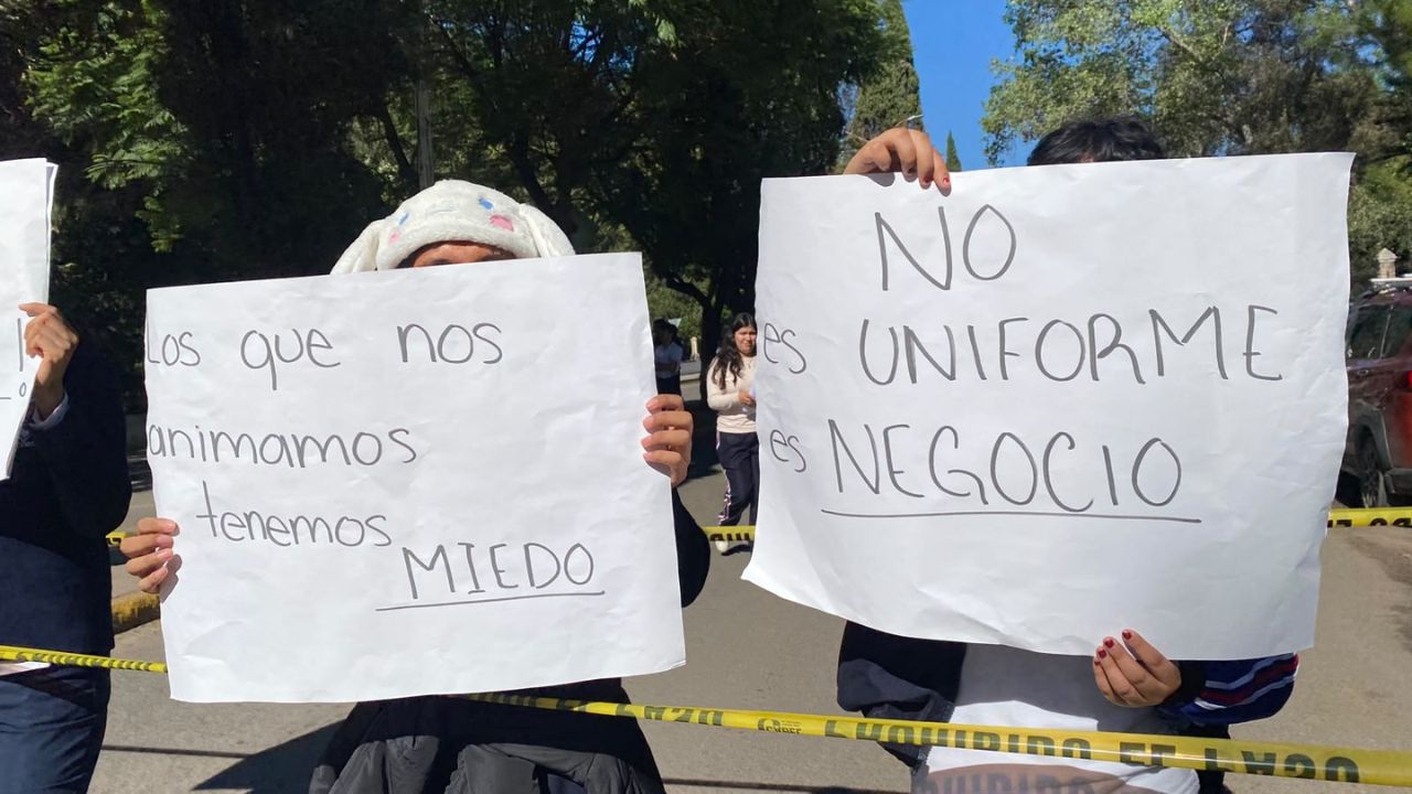 DURANGO: Afirma BICENED que uniforme de diario no supera el costo del paquete completo señalado por estudiantes
