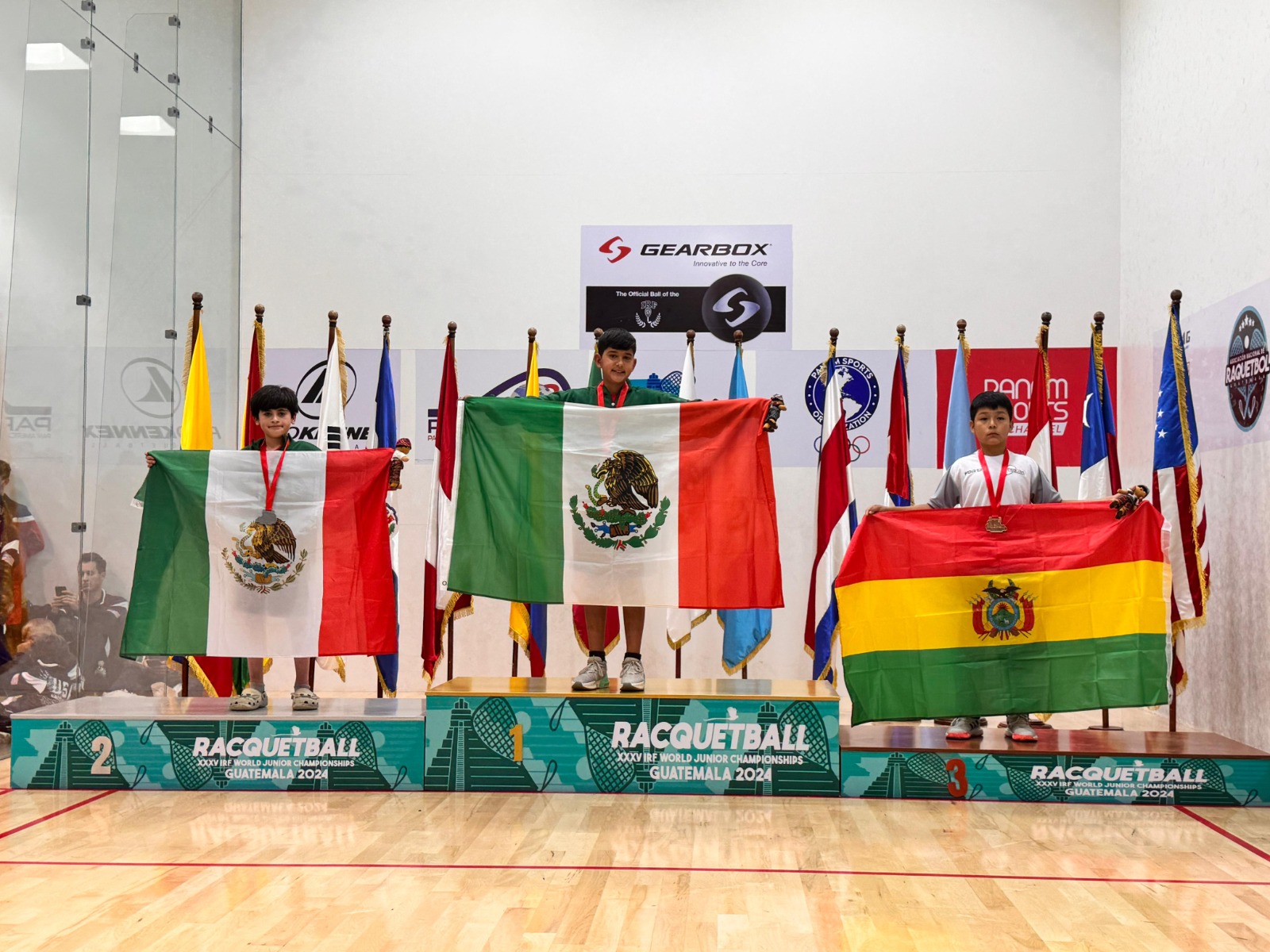 Bañados de oro regresan atletas de BC, tras el Mundial de Raquetbol